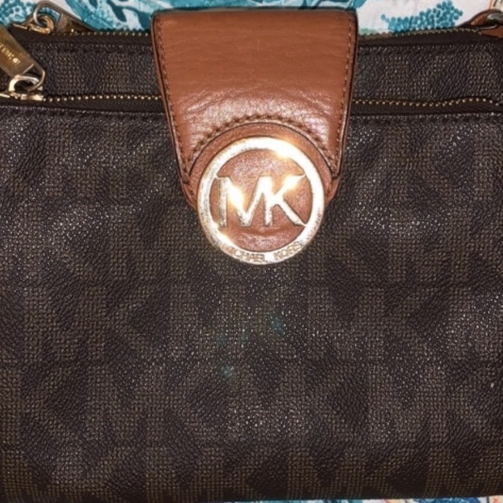 Micheal Kors Logo Crossbody Bag